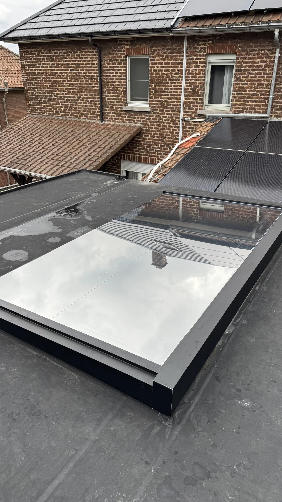 Film solaire Solar Screen Silver 80 XC posé sur une verrière plate à Charleroi par HorizonPros